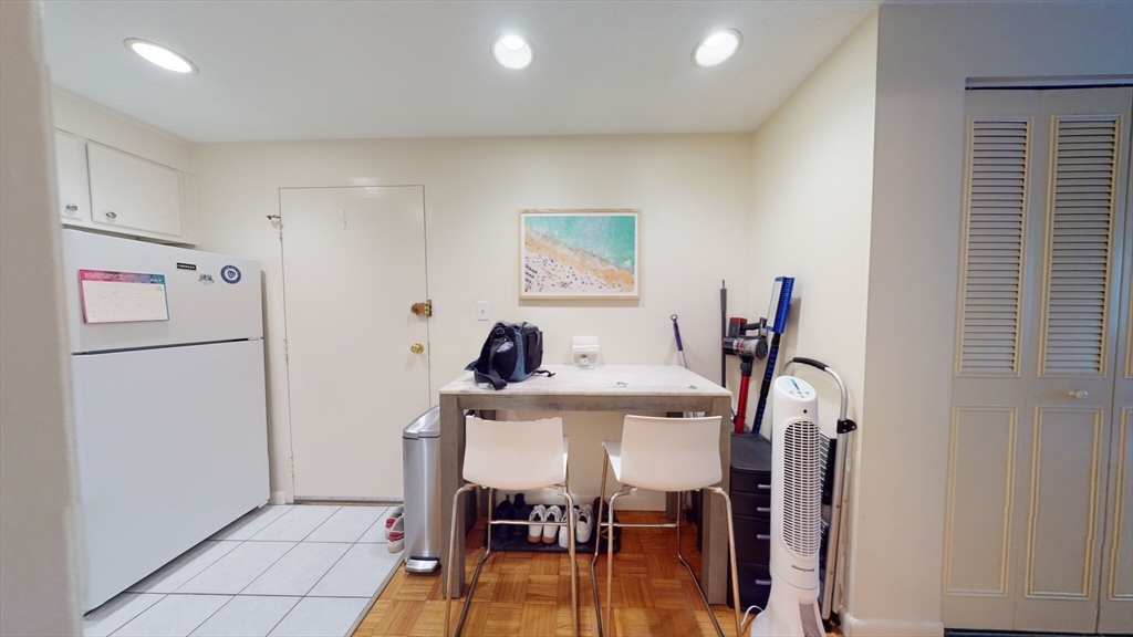 81 Green St, North Brookline