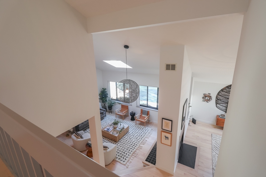 15 Thoreau Dr, Easton