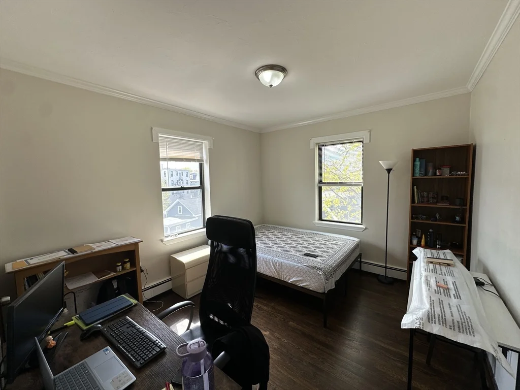 435 Walnut Ave, Roxbury