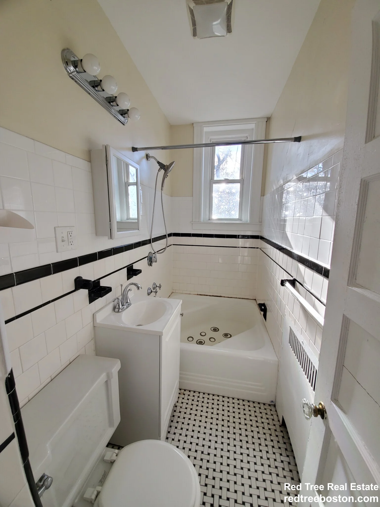 31 Herrick Rd, Newton Center