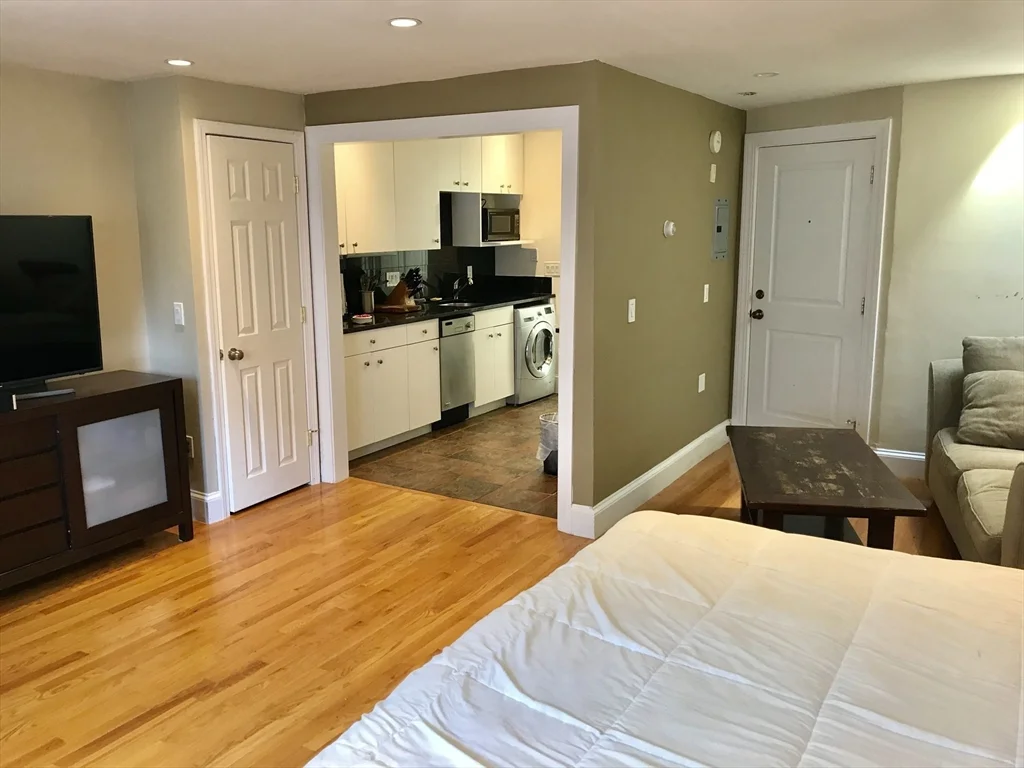 76 Commonwealth Ave, Back Bay