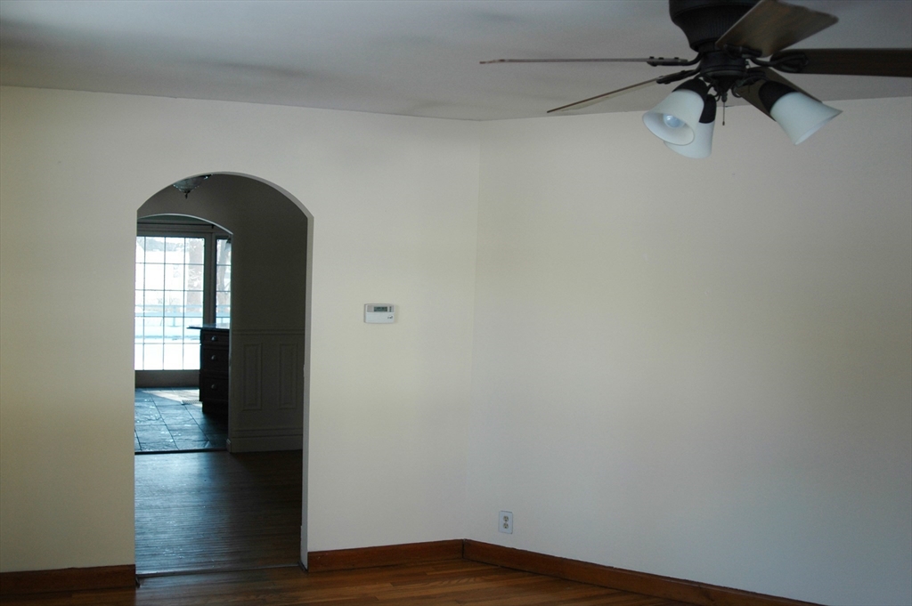 8 Castle Rd, Wayland