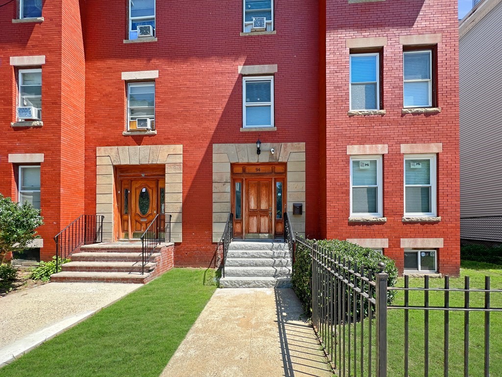 94 Winthrop St, Roxbury