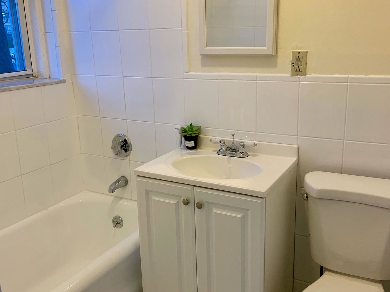 1607 Commonwealth Ave, Brighton