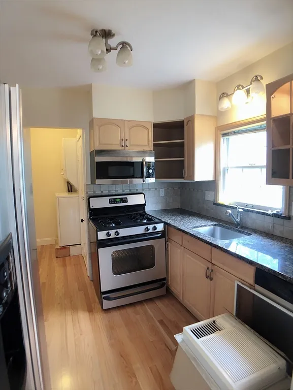 31 Gilbert Rd, Belmont