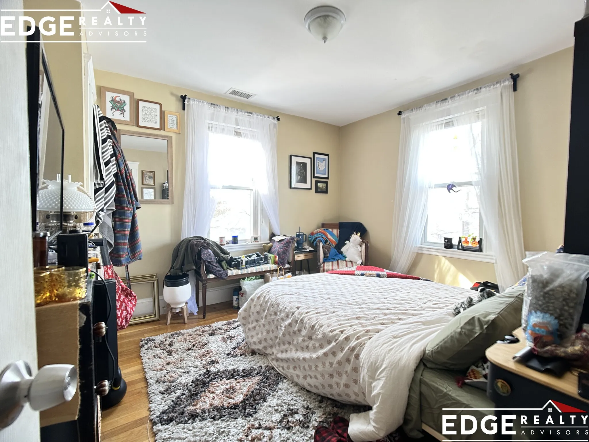 27 Bostonia Ave, Oak Square