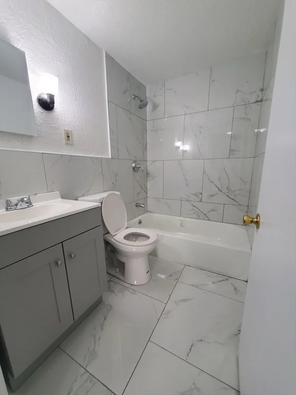 160 Tyngsboro Rd, Chelmsford