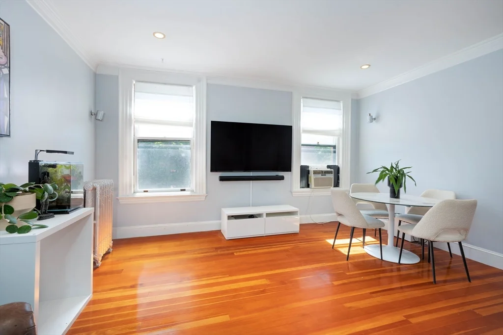 1064 Beacon St, Longwood