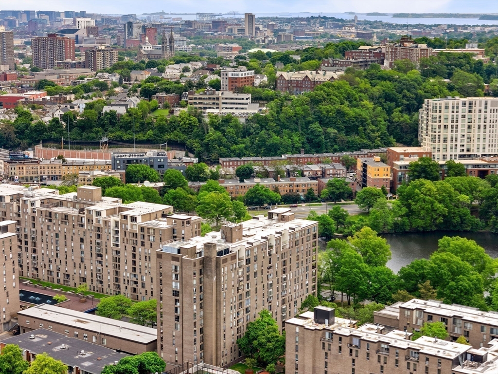 33 Pond Ave, Brookline Village
