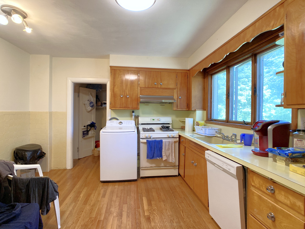 129 Oxford Rd, Newton Centre