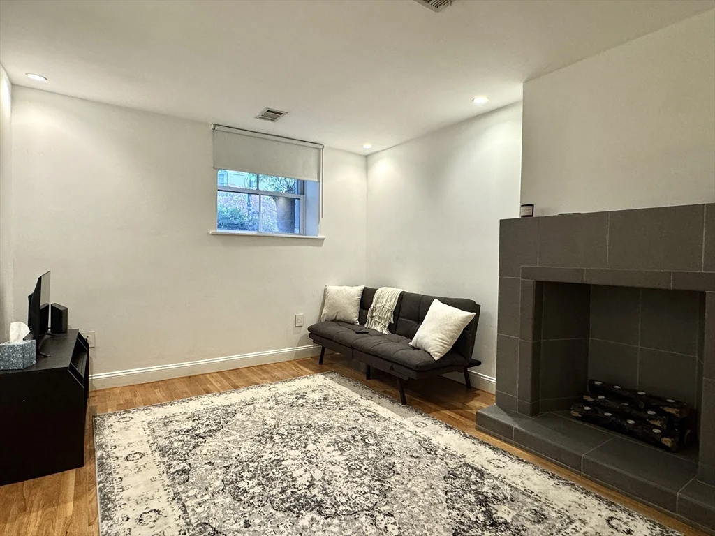 124 Beacon St, Back Bay