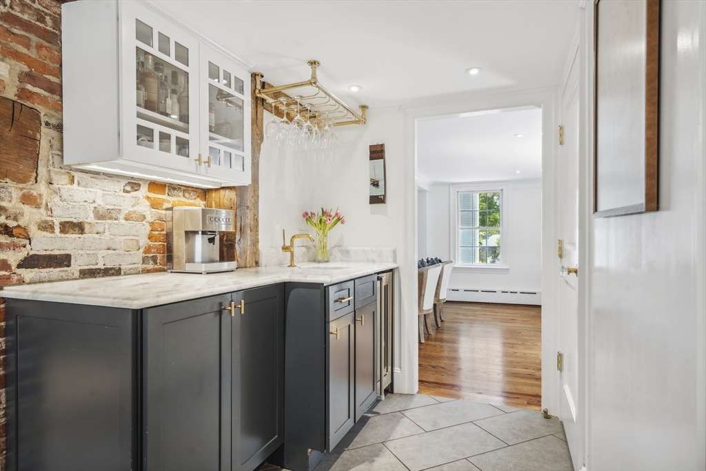 101 Elm St, Marblehead