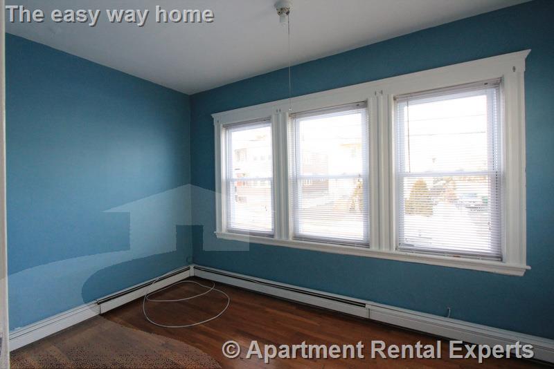 23-25 Bonner Ave, Tufts