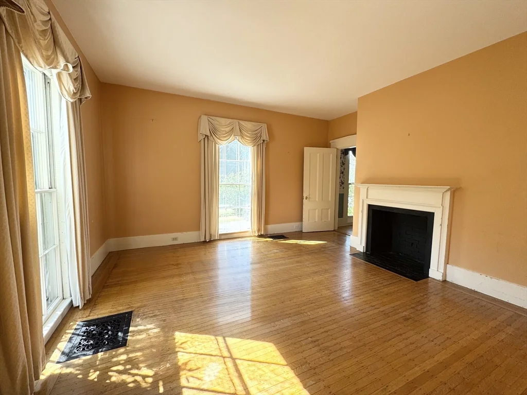 344 Lowell St, Lexington