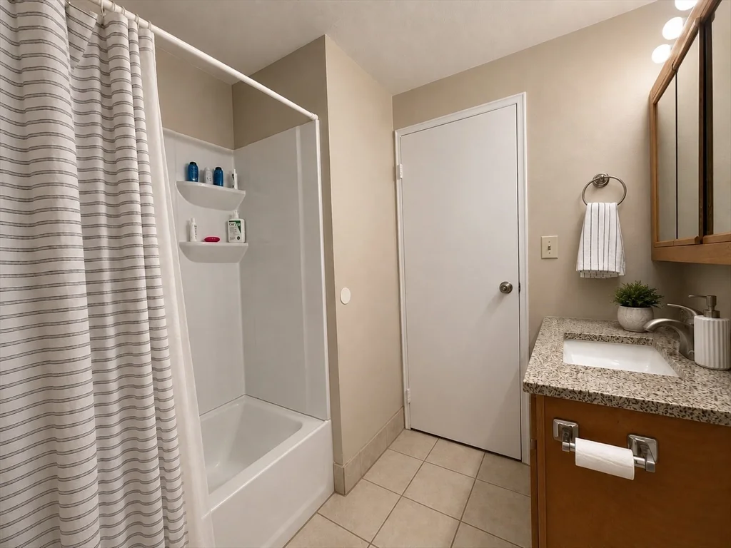 8 Village Rock Ln, Natick