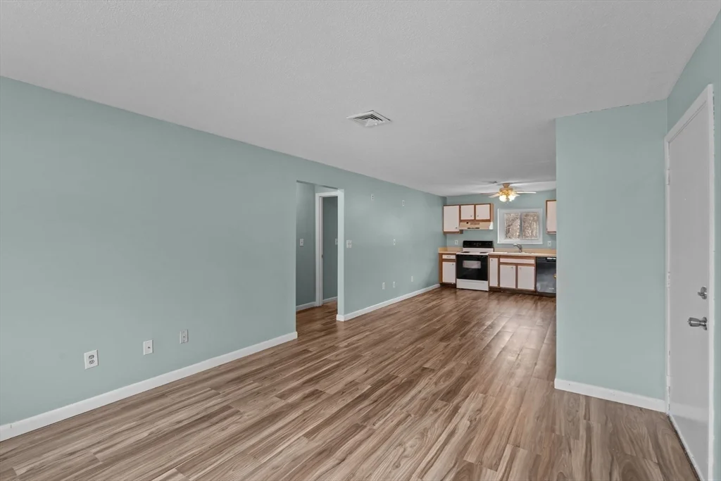 5455 N Main St, Fall River