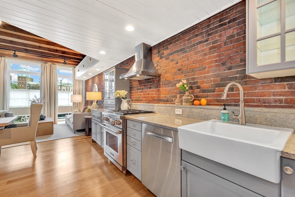 75 Fulton, Waterfront