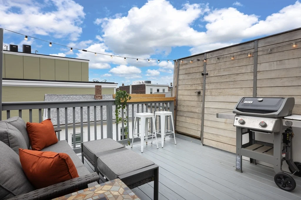 180 W 7th St, South Boston