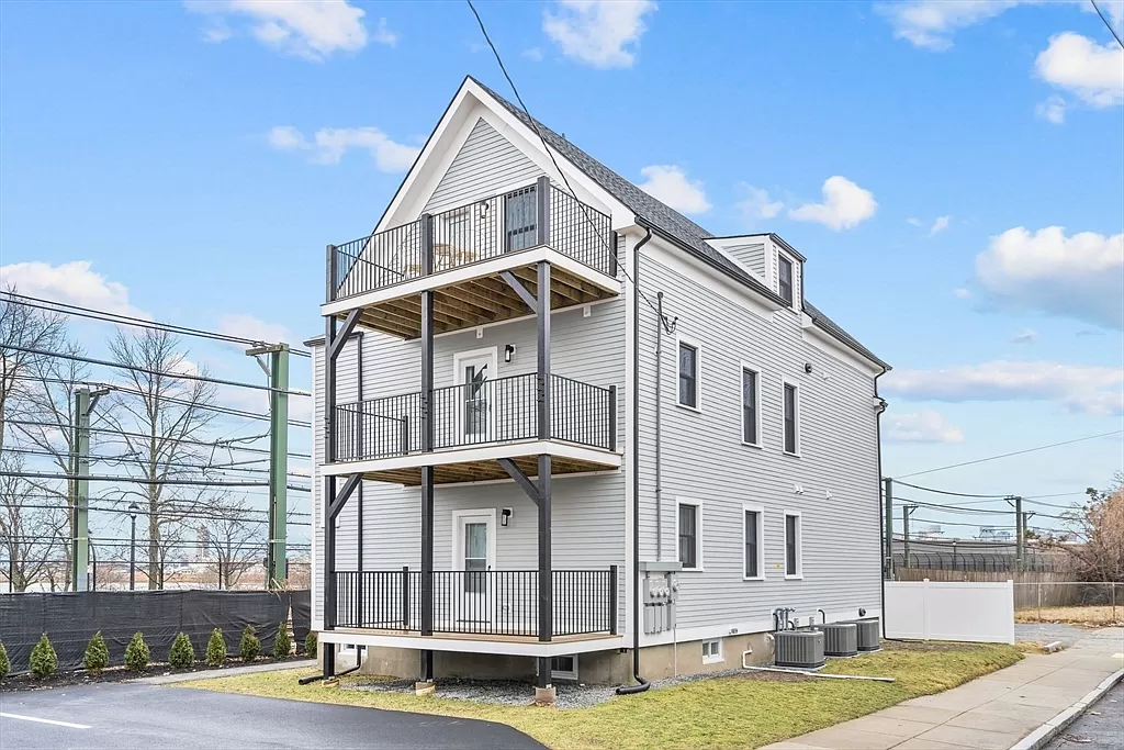 93 Cowper St, East Boston