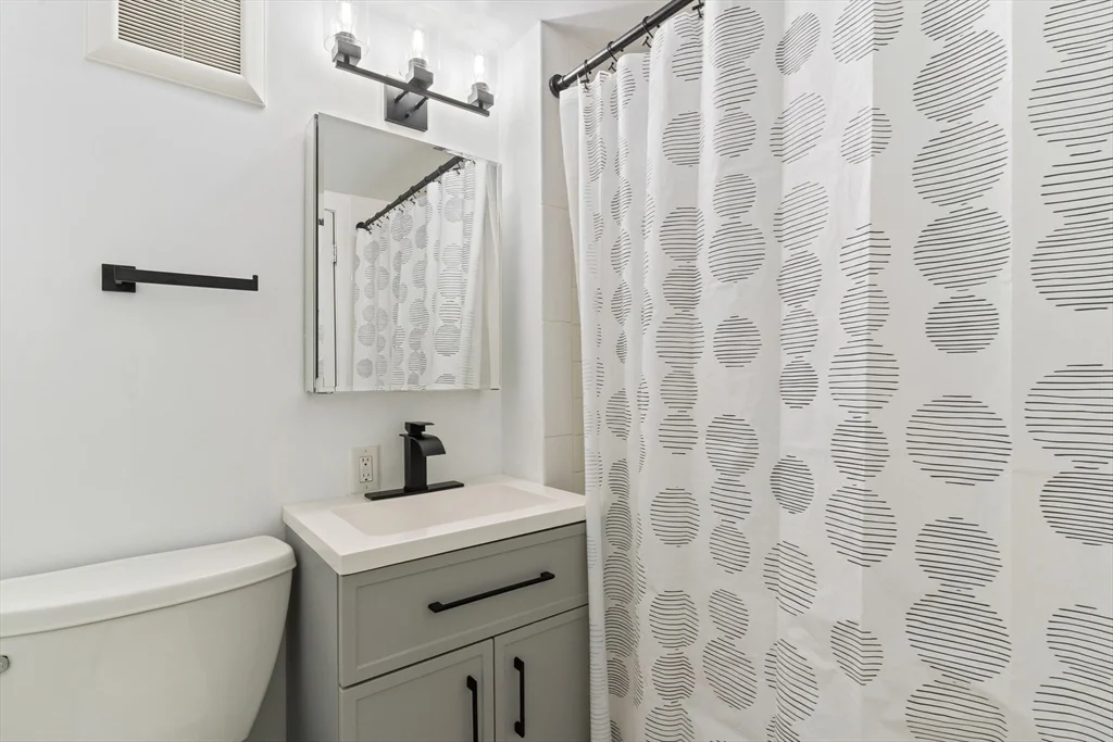 12 Stoneholm St, Fenway