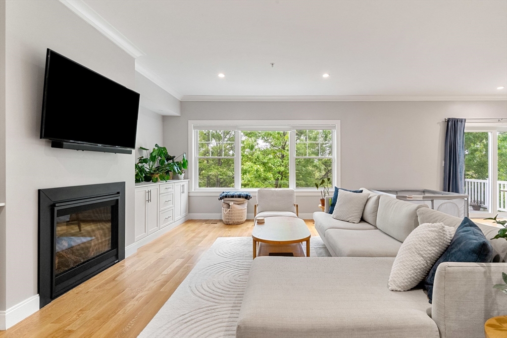 12 Blueberry Hill Ln, Melrose