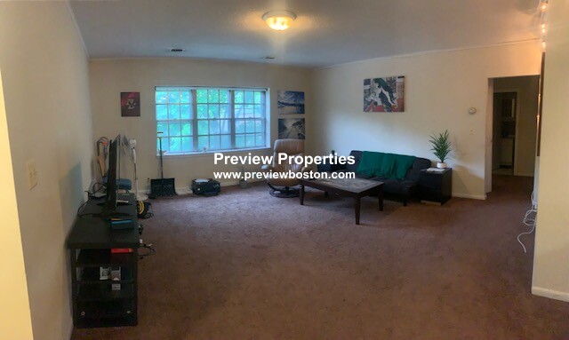 14 Lake Shore Ct, Oak Square