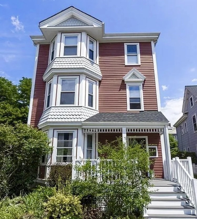 28 Goldsmith St, Jamaica Plain