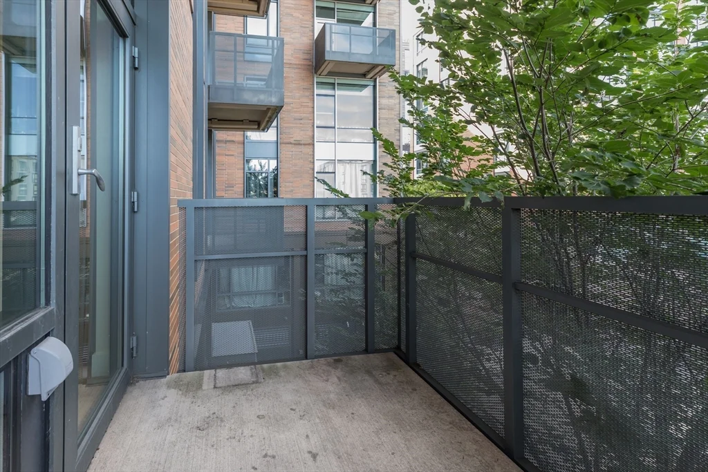 32 Traveler St, South End