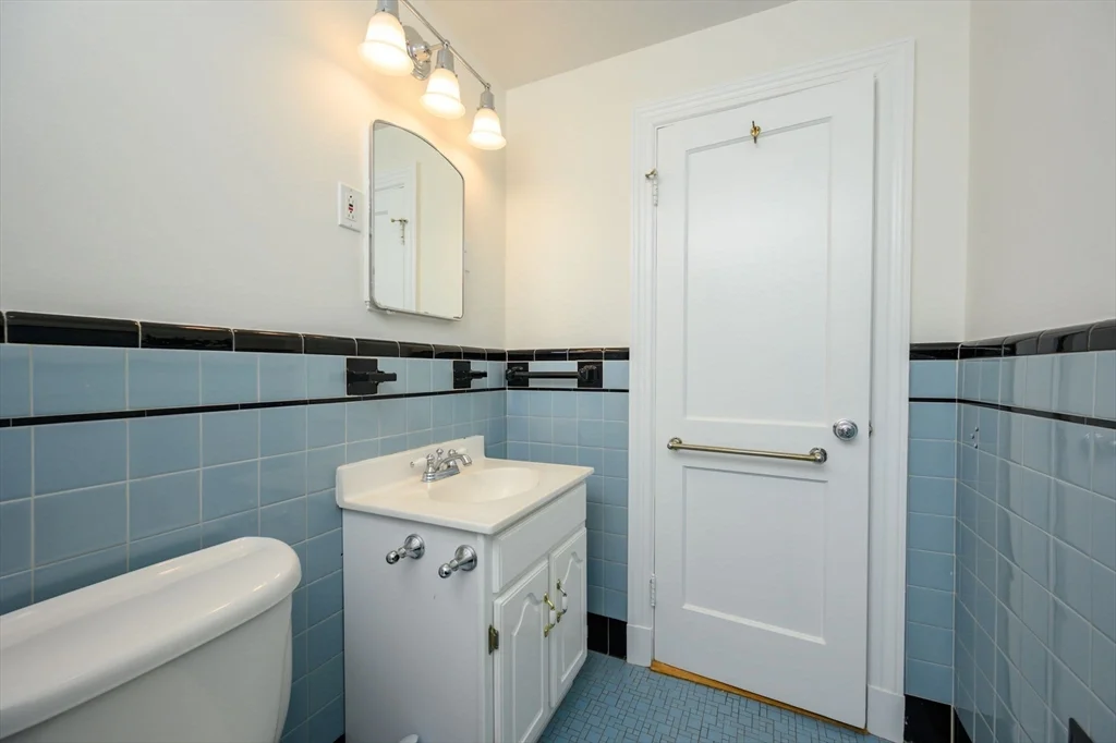 25 Bayberry Ln, Cohasset