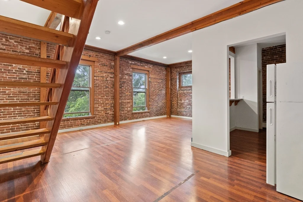 100-102 Main St, Gloucester