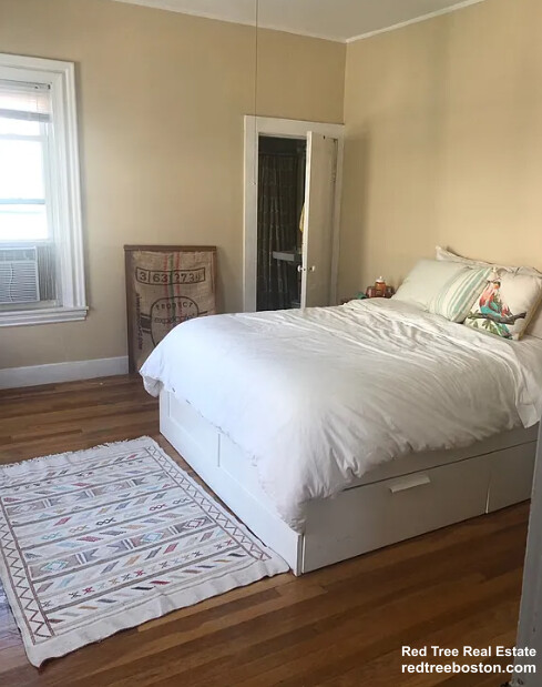 6 Cambridge Tr, Allston