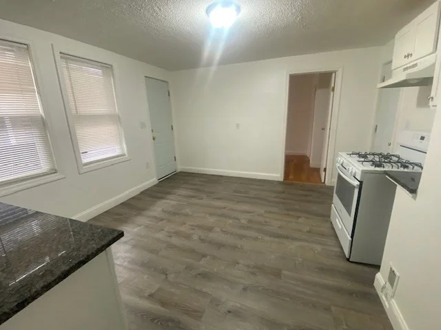 176 Ferry St, Everett