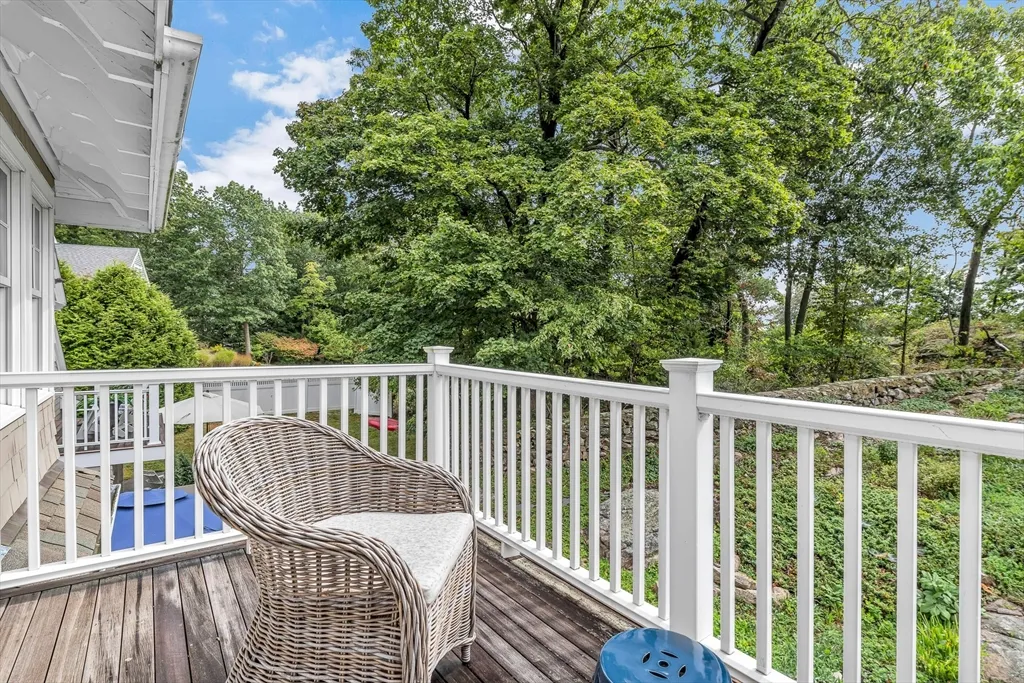 17 Atlantic Ave, Cohasset