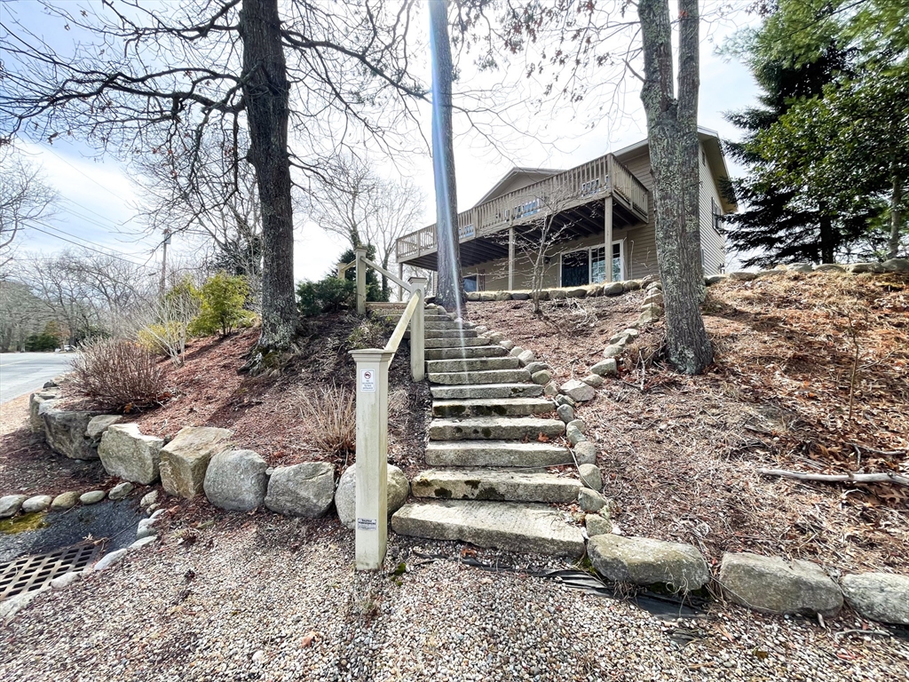 92 James Cir, Mashpee