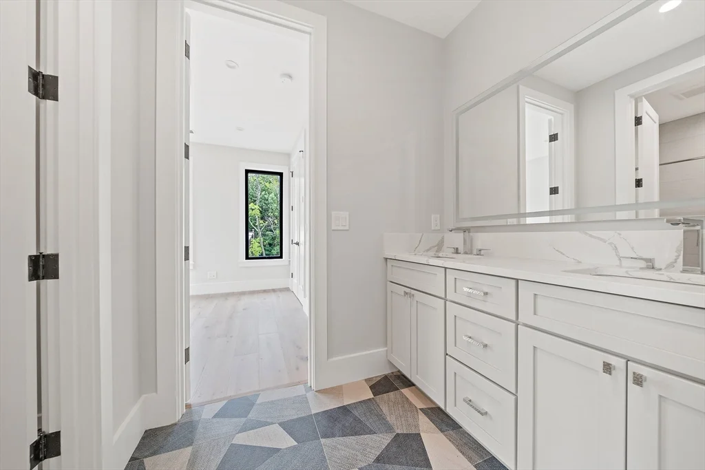 94 Thurston Rd, Newton Upper Falls