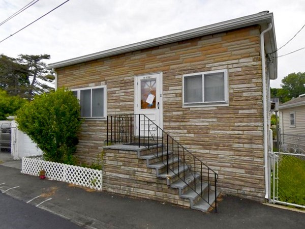 15 Avalon St, Revere