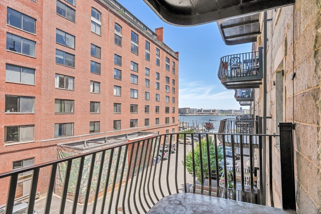 343 Commercial St, Waterfront