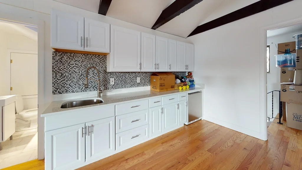 22-24 Broadlawn Park, Chestnut Hill