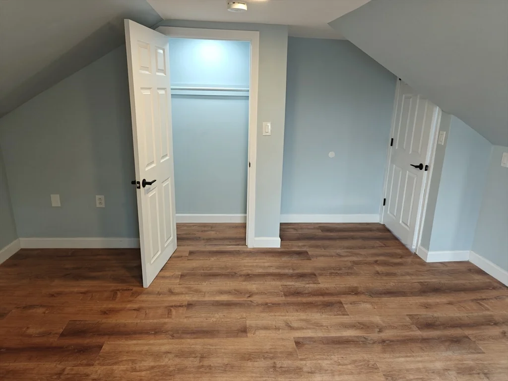 102 Mount Pleasant Ave, Roxbury