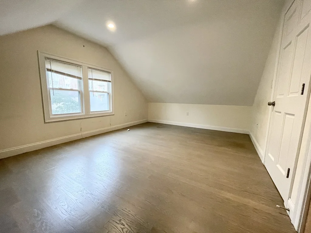 21 Iroquois, Mission Hill