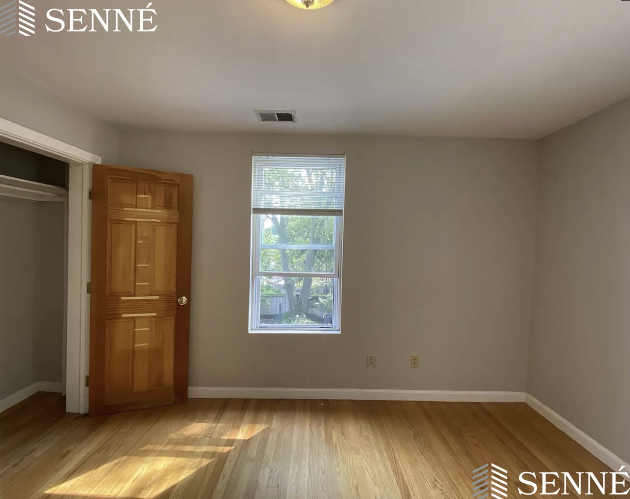 344 Putnam Ave, Riverside