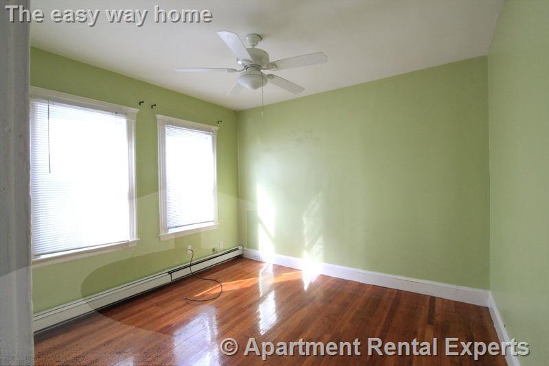 23-25 Bonner Ave, Tufts