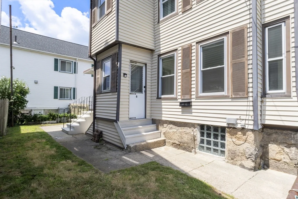 6 Coffin Avenue Ct, New Bedford