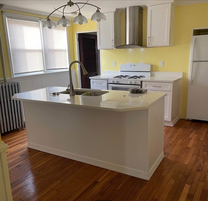 512 Pine St, Fall River