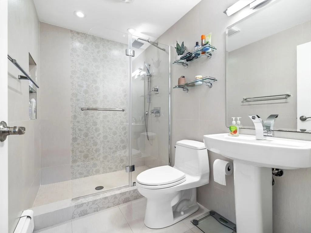6 Nelson Dr, Chestnut Hill