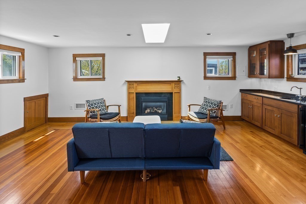 15 Grovenor Rd, Jamaica Plain