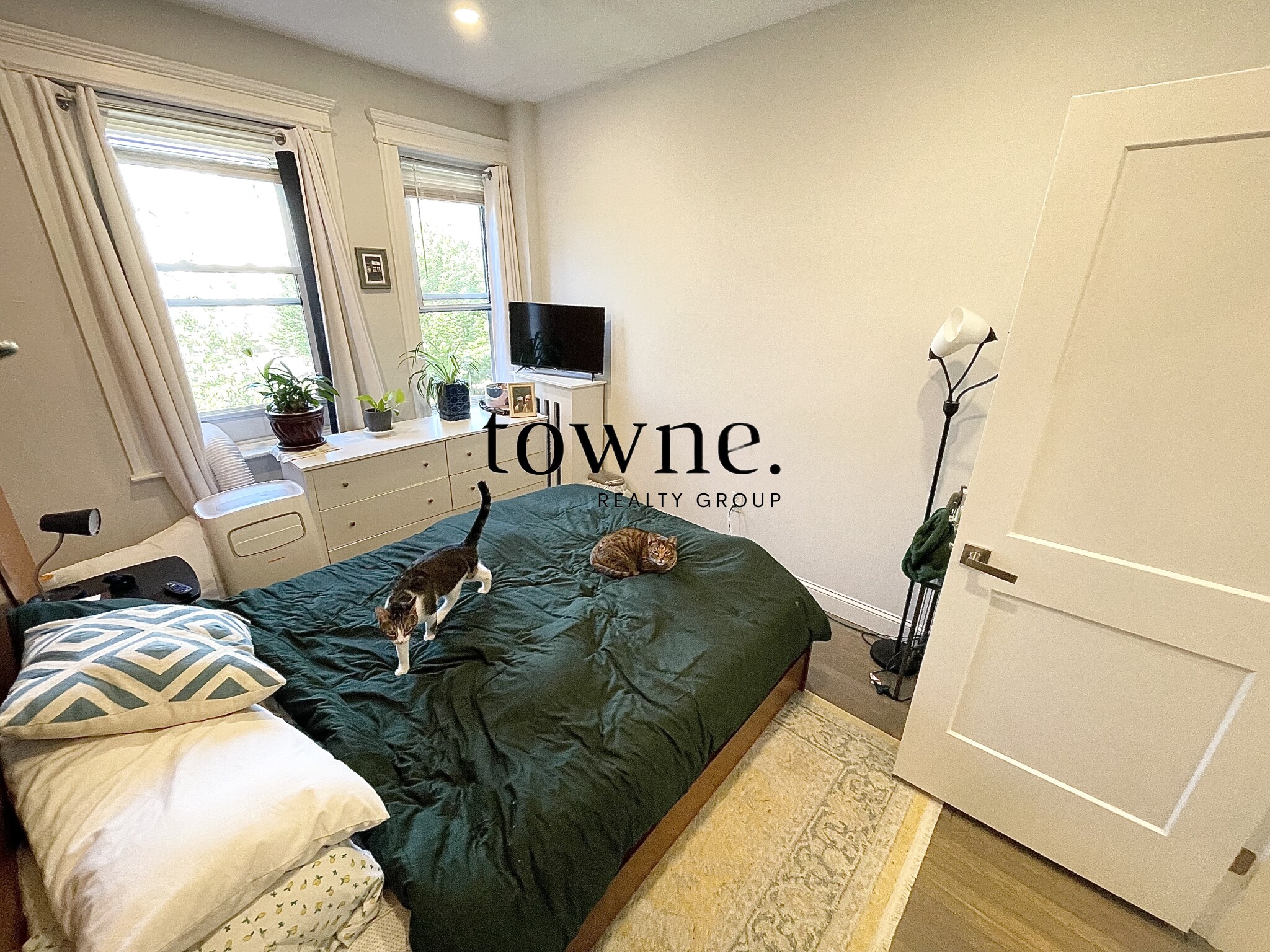 102 Queensberry St, Fenway