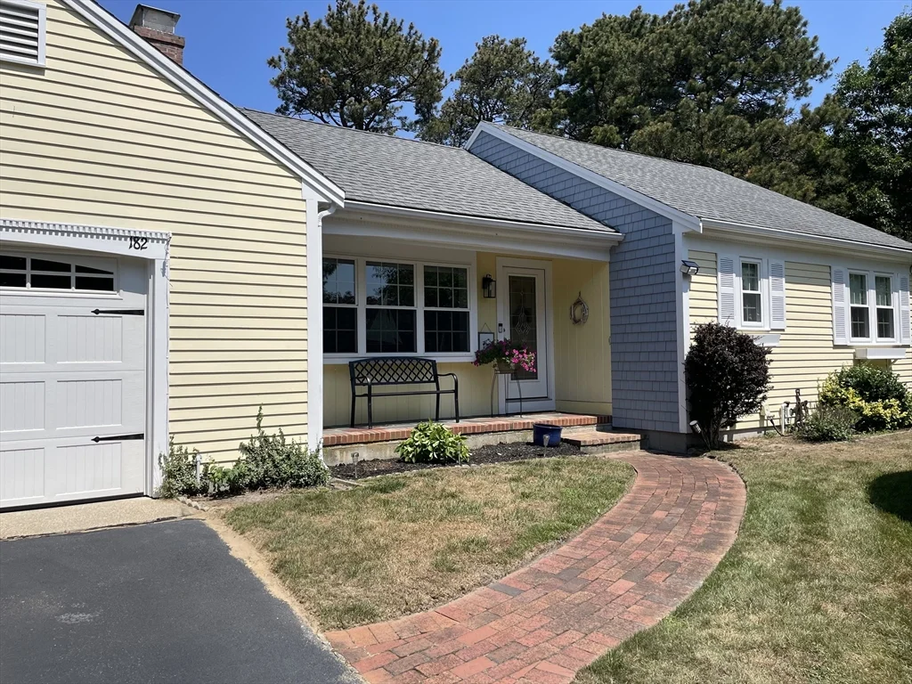 182 Beacon St, South Yarmouth