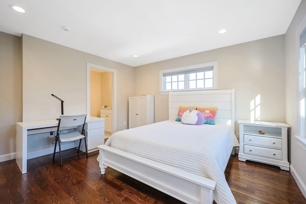 7 Marshall Rd, Wellesley