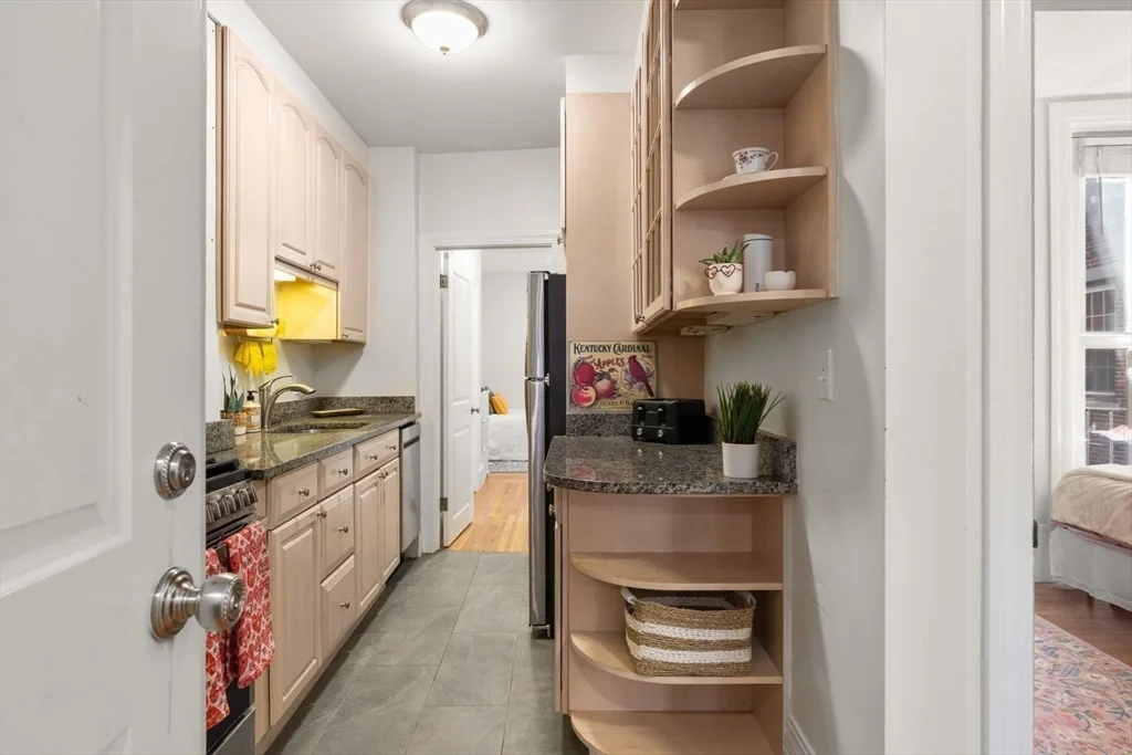 62 West Cedar St, Beacon Hill